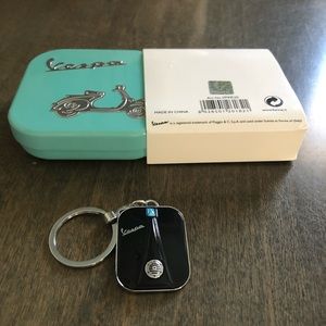 NEW 🌼 VESPA Keychain with Box Purchased in Italy